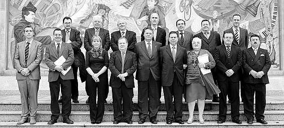 Miembros del jurado, ayer en el Centro Asturiano de Oviedo. 